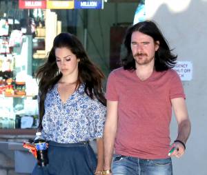 Lana Del Rey : secrètement fiancée à Barrie-James O'Neill ?