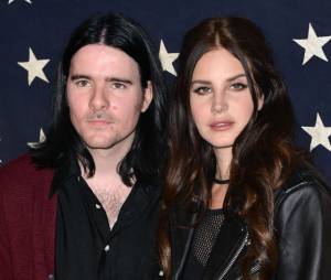 Lana Del Rey : secrètement fiancée à Barrie-James O'Neill ?