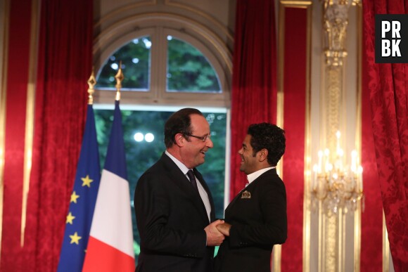 François Hollande et Jamel Debbouze, lors de la remise du Prix de l'audace culturelle et artistique à l'Elysée, le 12 juin 2013