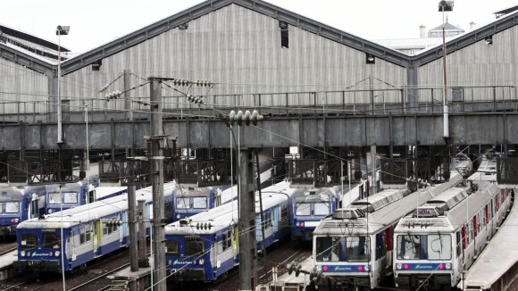 Le WiFi gratuit dans les gares SNCF : les nouvelles façons de s'occuper en gifs