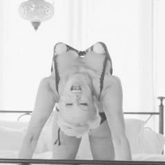 Pamela Anderson nue : striptease torride pour la nouvelle campagne de la PETA