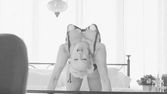 Pamela Anderson nue : striptease torride pour la nouvelle campagne de la PETA