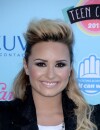 Demi Lovato blonde et rock aux Teen Choice Awards 2013