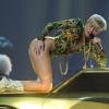Miley Cyrus toujours aussi provoc' à Las Vegas, le 1er mars 2014, pour le Bangerz Tour