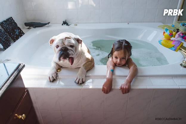 Lola et Harper dans le bain
