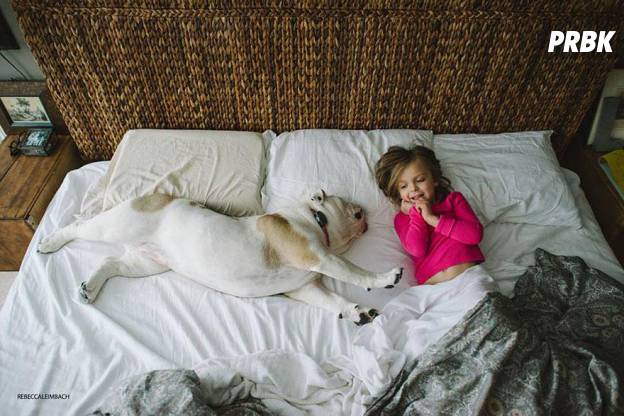 Lola et Harper au lit