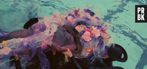 Lady Gaga - G.U.Y. le clip officiel extrait de l'album "ARTPOP"