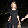 Taylor Swift porte un carré court ondulé, à l'aéroport de Los Angeles, le 12 février 2014