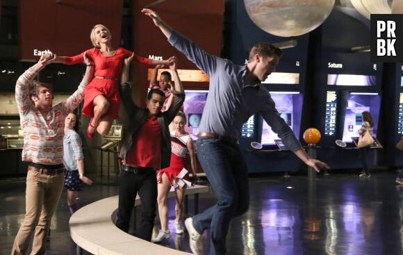 Glee saison 5, épisode 13 : Kristin Chenoweth dans les airs
