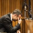  Oscar Pistorius en larmes dans le box des accus&eacute;s lors de son proc&egrave;s pour meurtre, le 6 mars 2014, &agrave; Pretoria. 