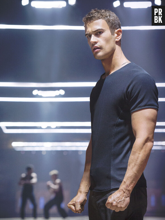 Divergente : Theo James beaucoup plus charismatique que Josh Hutcherson dans Hunger Games