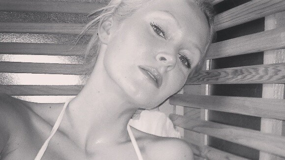 Tatiana Laurens : selfie sexy dans un sauna