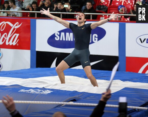 Renaud Lavillenie explose de joie après son record du monde de saut à la perche en salle, le 15 février 2014 à Donetsk