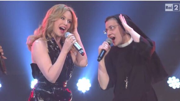 The Voice : l'incroyable bonne soeur fait le show... avec Kylie Minogue
