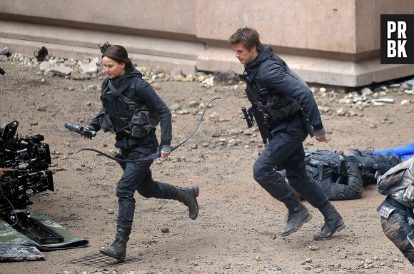 Hunger Games 3 : Liam Hemsworth et Jennifer Lawrence en plein tournage à Noisy le Grand le 13 mai 2014