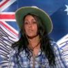 Les Anges 6 : Shanna en mode pole-dance dans le bush australien
