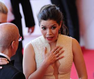 America Ferrera effray&eacute;e sur le tapis rouge du Festival de Cannes, le 16 mai 2014
