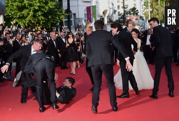 Scène de mêlée sur le tapis rouge du Festival de Cannes, le 16 mai 2014