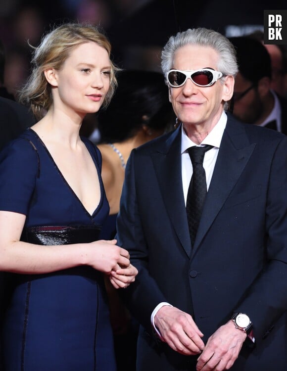 Festival de Cannes 2014 : David Cronenberg et Mia Wasikowska lors de la montée des marches