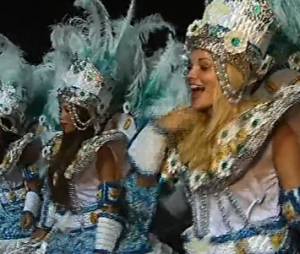 Les Marseillais à Rio : Stéphanie, Kelly, Charlotte et tous les candidats participent au Carnaval de Rio pour l'avant-dernier épisode, le 29 mai 2014