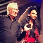 Conchita Wurst clôture le défilé Jean Paul Gaultier, Nabilla aux premières loges