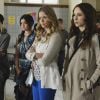 Pretty Little Liars saison 5, épisode 6 : Ashley Benson, Lucy Hale, Sasha Pieterse et Troian Bellisario sur une photo