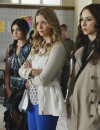 Pretty Little Liars saison 5, épisode 6 : Ashley Benson, Lucy Hale, Sasha Pieterse et Troian Bellisario sur une photo
