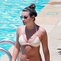 Lea Michele en bikini : sexy à Santa Barbara