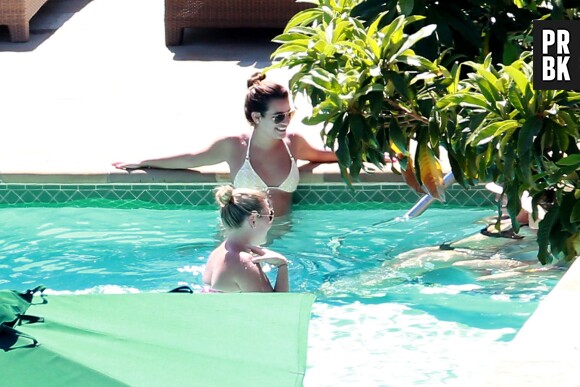 Lea Michele entre copines à Santa Barbara, le 12 juillet 2014