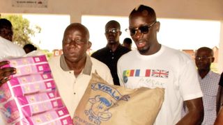 Mamadou Sakho : voyage humanitaire au Sénégal après le Mondial 2014