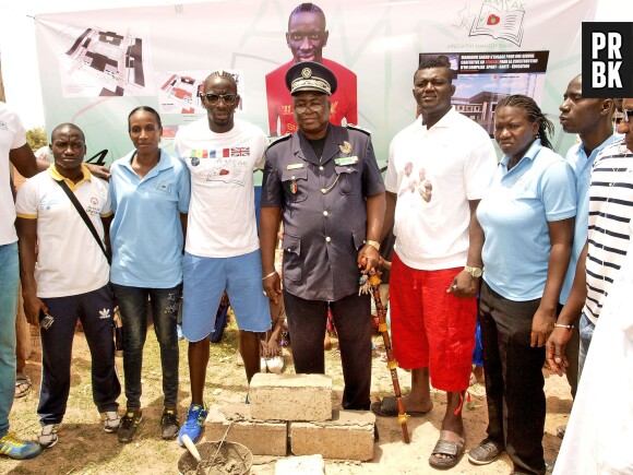 Mamadou Sakho pose la première pierre d'un complexe sportif au Sénégal