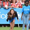 Kate Middleton en robe bleue et talons hauts aux XXe Jeux du Commonwealth à Glasgow, le 29 juillet 2014