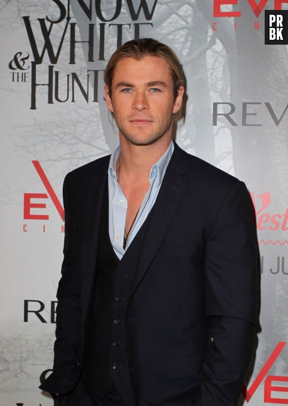 Chris Hemsworth pendant la promo de Blanche-Neige et le Chasseur en 2012