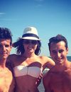  Capucine Anav sexy en bikini et bien entourée sur Instagram, le 22 juillet 2014 