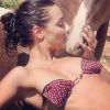 Top sexy de la semaine :  Priscilla Betti et un cheval