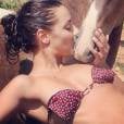  Top sexy de la semaine :&nbsp; &nbsp;  Priscilla Betti et un cheval  