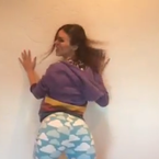 Victoria Justice dévoile son étonnante paire de fesses pour parodier Nicki Minaj