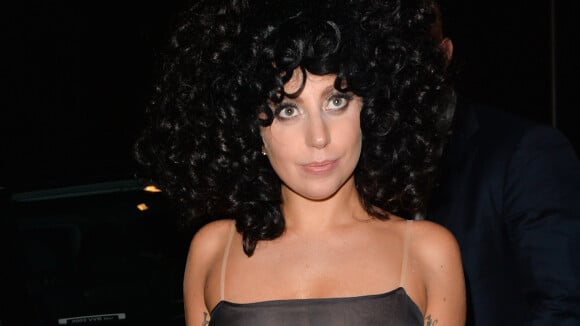 Lady Gaga à Bruxelles : seins apparents dans une robe transparente