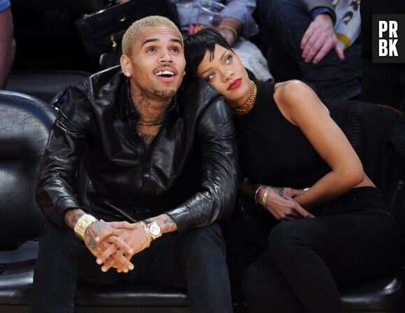 Rihanna et Chris Brown complices pendant un match des Lakers, le 25 décembre 2012 à L.A