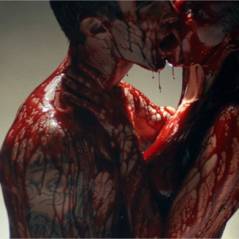 Adam Levine et Behati Prinsloo nus, torrides et sanglants pour le clip d'Animals