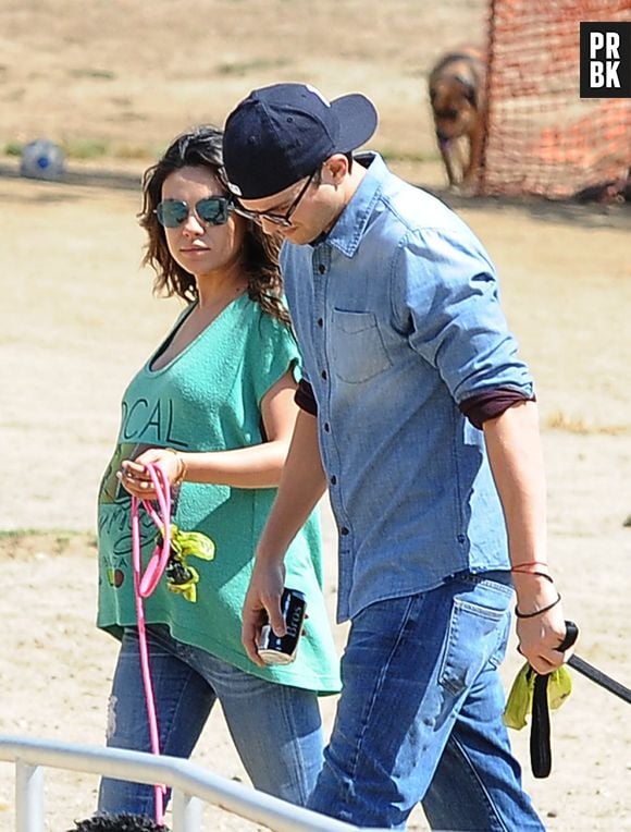 Mila Kunis enceinte : la petite amie d'Ashton Kutcher a accouché le 30 septembre 2014