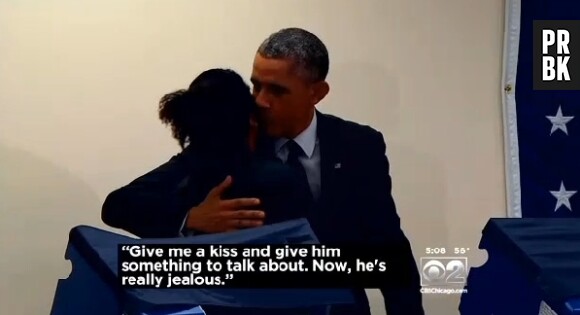 Barack Obama embrasse une électrice