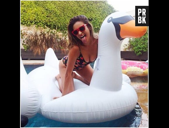 Shay Mitchell sexy en maillot de bain sur Instagram