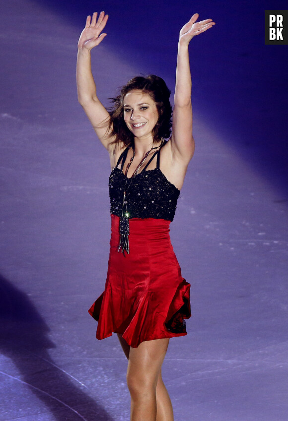 Nathalie Péchalat souriante à Bordeaux pour son retour sur la glace, le 23 novembre 2014