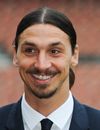  Zlatan Ibrahimovic en costume au Parc des Princes, le 2 d&eacute;cembre 2014 &agrave; Paris 