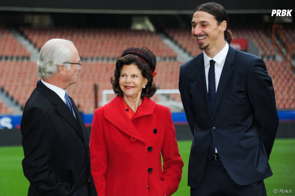  Zlatan Ibrahimovic plaisante avec le roi de Su&amp;egrave;de et sa femme Silvia, le 2 d&amp;eacute;cembre 2014 au Parc des Princes 