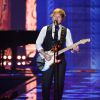 Ed Sheeran chante pendant le défilé Victoria's Secret, le 2 décembre 2014 à Londres