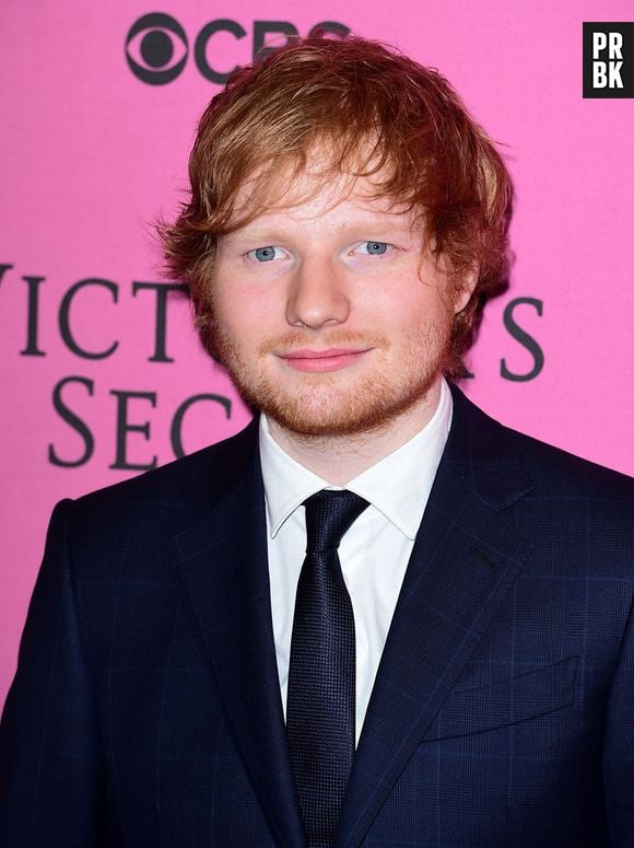 Ed Sheeran sur le tapis rouge du défilé Victoria's Secret, le 2 décembre 2014 à Londres