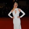Camille Lou sexy sur le tapis rouge des NMA 2014, le 13 décembre à Cannes