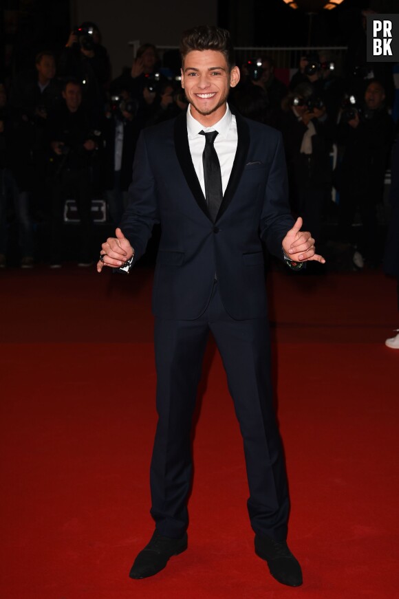 Rayane Bensetti sexy sur le tapis rouge des NMA 2014, le 13 décembre à Cannes